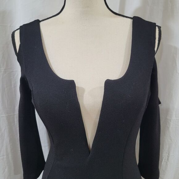 Sarah la Size Medium Black Deep V Cold Shoulder Chic Long Sleeve Dress - Picture 2 of 9